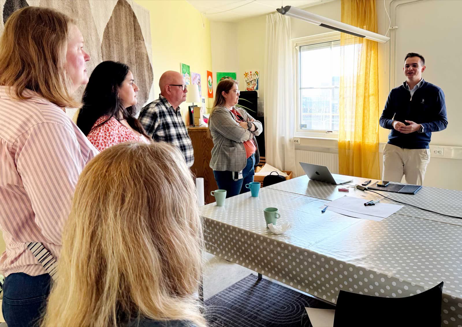 Breakfast guests listening to a smaller-group conversation at Future by Lund.