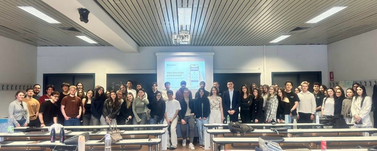 Students discussing digital accessibility with Filip Najdovski after the guest lecture at Tor Vergata.